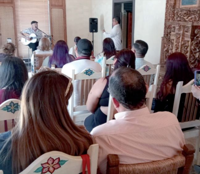 Deleita René Neira con trova Cubana