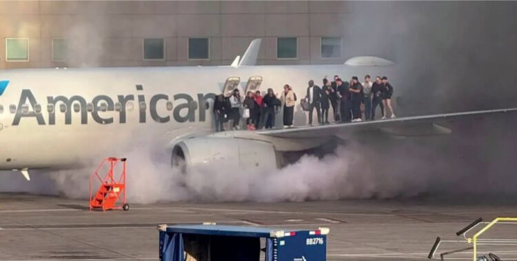 EN DENVER Pasajeros evacuados tras incendio de avión