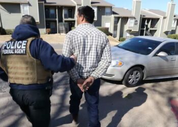 TRUMP RETIRA DEMANDA Texas arrestará migrantes; la Ley SB4 entra en vigor