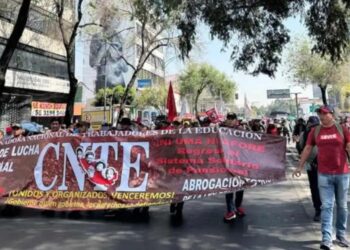 AMENAZAN CON PARO CNTE exige pensiones más altas con recursos de Afores