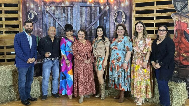 Empleados de UISD reciben homenaje por años de servicio