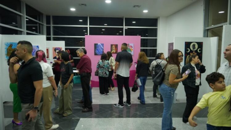Inauguran exposición de arte en honor a mujeres