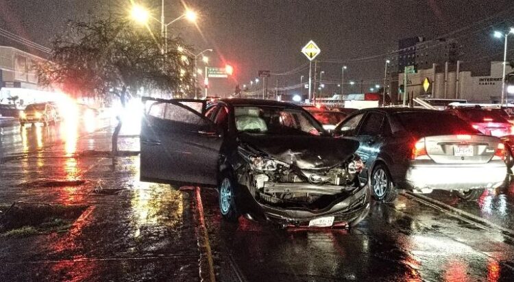 Lluvias elevan 20% accidentes viales en NLD; piden precaución