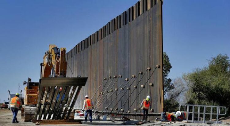 Laredo PROTEGE SU AUTONOMÍA Frena acceso a terrenos para muro