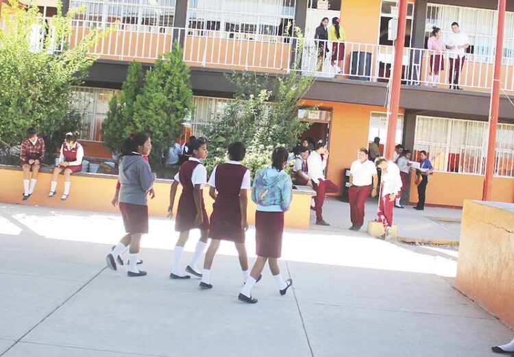 ASIGNAN 500 HORAS EN SECUNDARIAS Llegan 50 maestros a reforzar educación básica