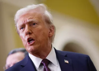 Trump confirma aranceles del 25% a México y Canadá