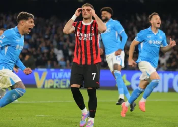 El Milan respalda a Santiago Giménez pese a su baja de rendimiento