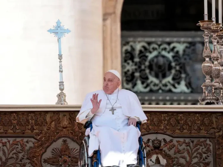 El Papa Francisco reaparece sorpresivamente en el Vaticano