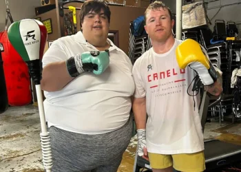 Tipster exige a ‘Canelo’ pagarle un millón tras reto de pérdida de peso