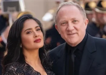 Salma Hayek revela que su familia la obligó a casarse; fue “arrastrada” al juzgado