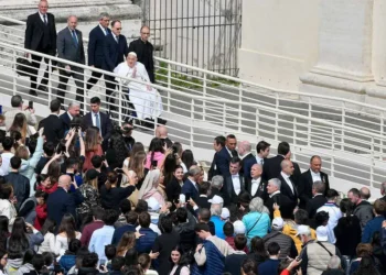 Papa Francisco aparece de sorpresa en Domingo de Ramos