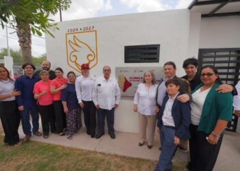 CARMEN LILIA CANTUROSAS Inaugura dispensario médico en La Joya