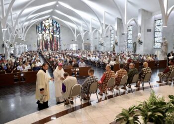 Diócesis de Nuevo Laredo Celebra la Cena del Señor con Solemnidad