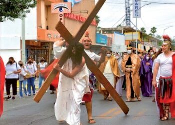 EN NUEVO LAREDO Realizan Viacrucis del viernes Santo