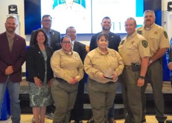 HONOR A QUIEN LO MERECE Reconocen a héroes anónimos del 911