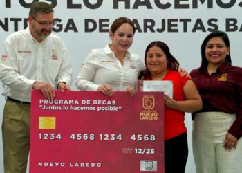 CARMEN LILIA CANTUROSAS Inicia entrega debecas educativas