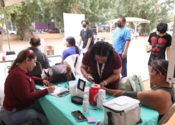 Instalan puestos de vacunación distintos sectores de la ciudad