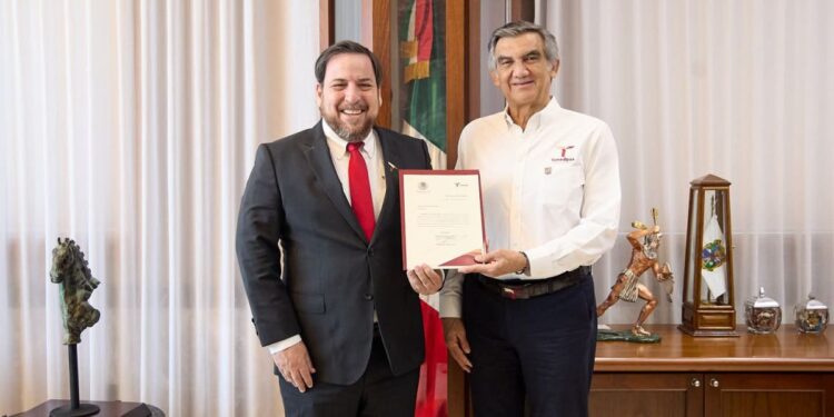 AMÉRICO VILLARREAL Designa a Miguel Ángel Valdez García Secretario de Educación