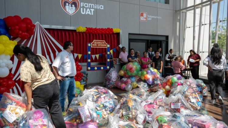 Alegrando corazones, UAT entrega juguetes a la niñez tamaulipeca
