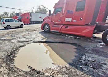 HAY 16 EN RIESGO Empresas transportistas enfrentan clausura por accesos sin pavimento
