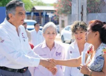 “Aquí estamos para ayudarlos”Américo y María llevan apoyos a familias de Reynosa