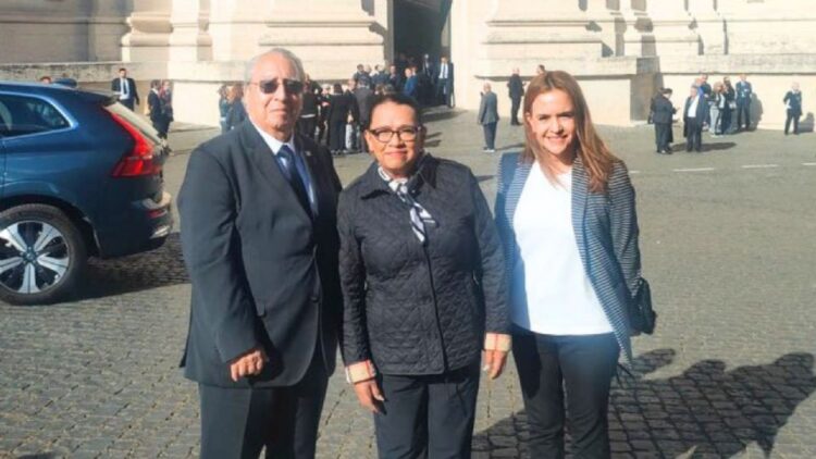 Rosa Icela Rodríguez llega al Vaticano para funeral del papa Francisco