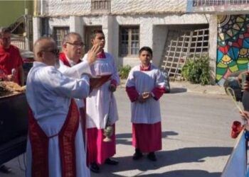SEMANA SANTA 2025 Llama iglesia a vivir resurrección de Cristo