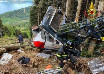 EN ITALIA Cuatro muertos al caer teleférico