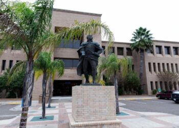 EN LAREDO, TEXAS Opiniones divididas por bonos millonarios