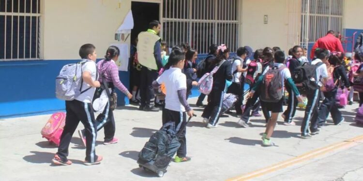 TODOS A ESTUDIAR Regresan más de 70 mil menores a clases