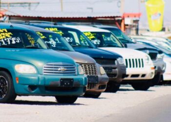 ALZA DEL DÓLAR Enfría venta de autos usados