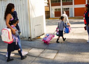 Confirman megapuente escolar por las festividades de mayo