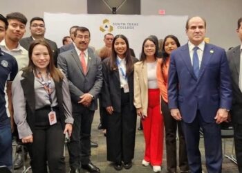 Estudiantes de la UAT destacan en simposio de educación en el STC