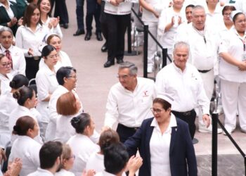 AMÉRICO VILLARREAL Impulsa mejores condiciones laborales para personal de enfermería del Estado