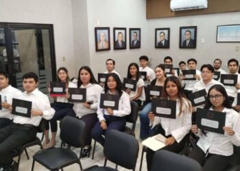 Entrega la UAT becas de excelencia y labor humanista a sus estudiantes