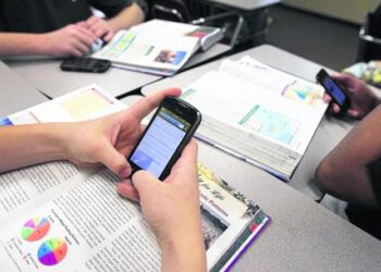 Aprueban regular uso de celulares en escuelas de Tamaulipas