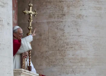 León XIV asume el papado con un mensaje de paz y unidad; también recuerda a Francisco