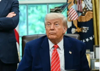 Trump modera postura y sugiere reducir aranceles a China