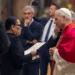 Rosa Icela entrega invitación al Papa León XIV en nombre de México