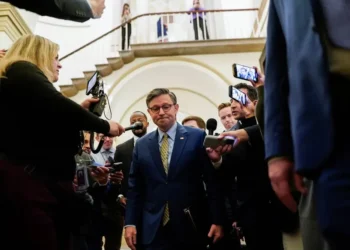 Cámara Baja de EU aprueba gravamen del 3.5% a remesas