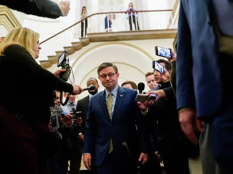 Cámara Baja de EU aprueba gravamen del 3.5% a remesas