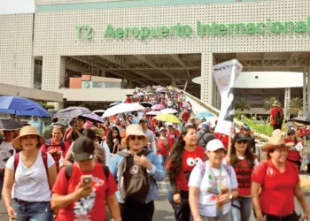 Lunes de caos: CNTE bloquea dependencias clave