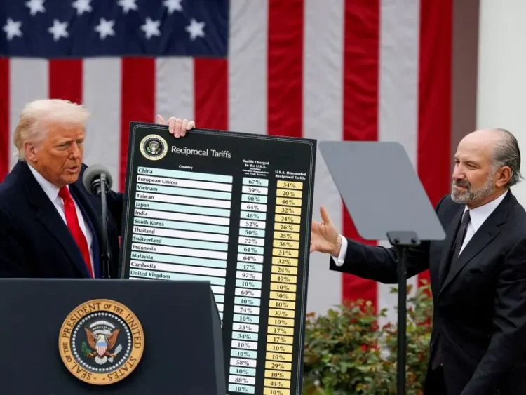 Revés momentáneo a fallo contra aranceles de Trump