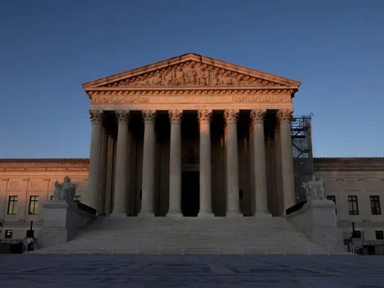 Trump logra revocar estatus legal a 532 mil migrantes