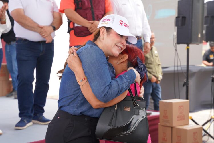 CARMEN LILIA CANTUROSAS cerca servicios públicos a comunidad con “Presidencia Cerquita de Ti”