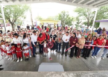 CARMEN LILIA CANTUROSAS VILLARREAL Entrega alcaldesa obras escolares en el poniente