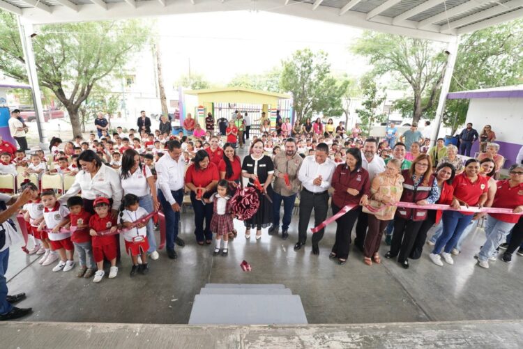 CARMEN LILIA CANTUROSAS VILLARREAL Entrega alcaldesa obras escolares en el poniente