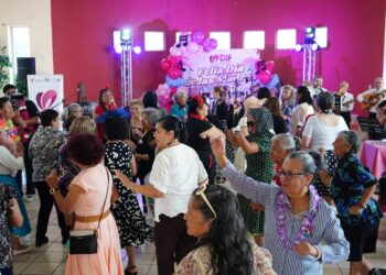 DIF celebra a madres adultas mayores en ambiente festivo
