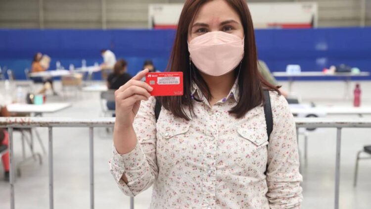 Más de 8 mil alumnos reciben primer pago de la beca