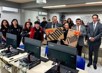 Equipa UAT centros de cómputo en Reynosa y Valle Hermoso